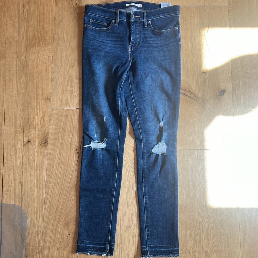 Levi’s skinny shaping jeans - size 28
